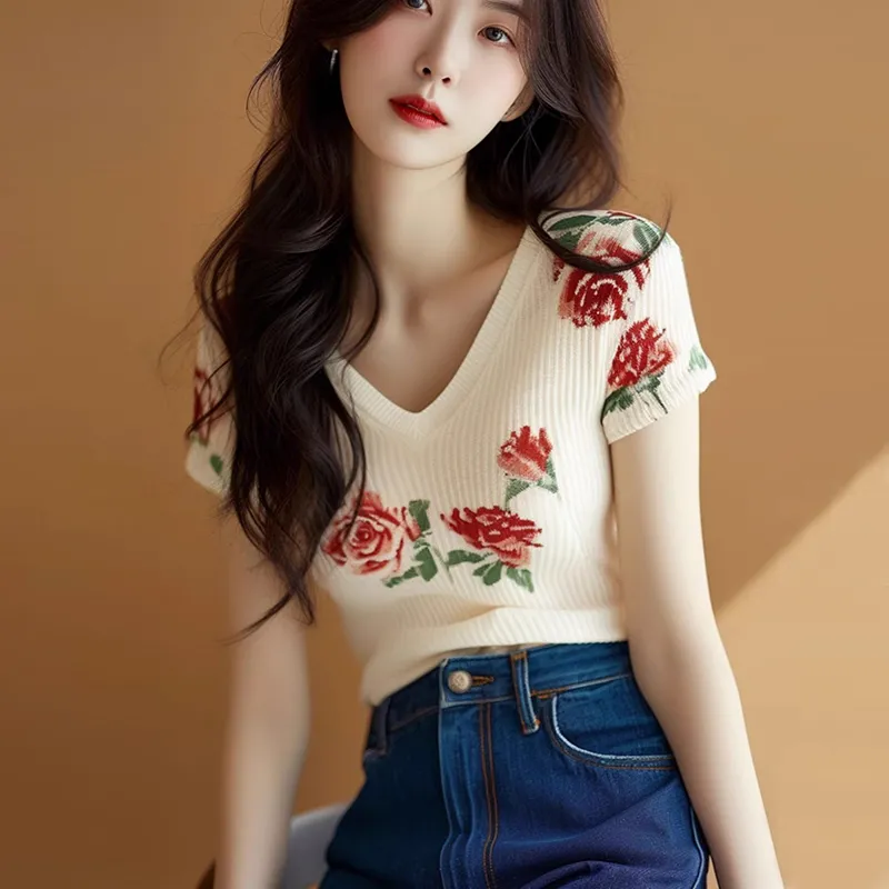 Kadın Bej V Yaka Örgü Üst Kısa - Embroidery Rose incelemesi ve fiyatı