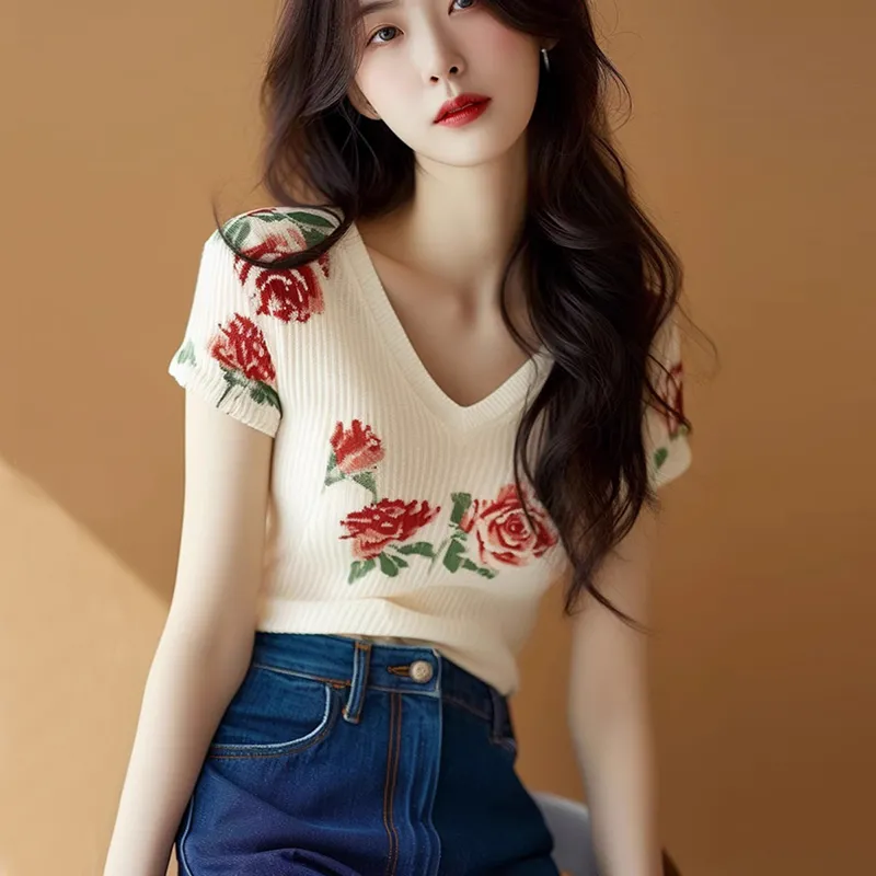 Kadın Bej V Yaka Örgü Üst Kısa - Embroidery Rose incelemesi ve fiyatı